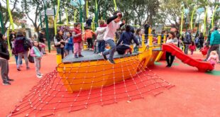 «Canoa del Paraná», un tributo al río y sus habitantes en la plaza Ovidio Lagos