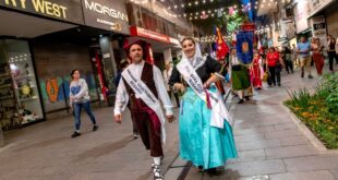 Colectividades poblaron la peatonal Córdoba de ritmo y color con su tradicional desfile