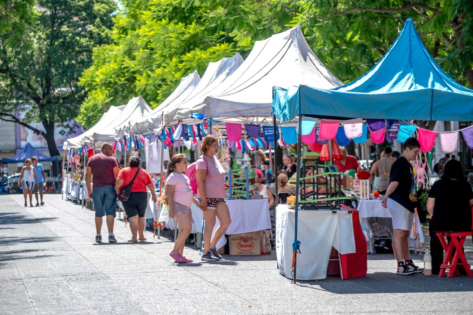 Se viene una nueva edición de la Feria especial ‘Vuelta a Clases’ en la plaza Sarmiento