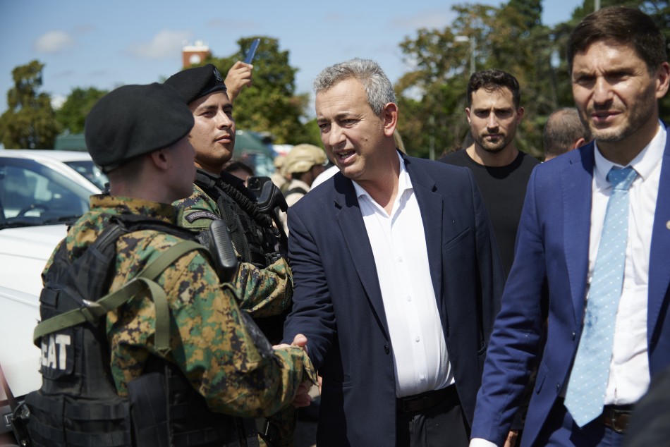 El intendente acompañó la llegada del apoyo logístico de las Fuerzas Armadas a la ciudad