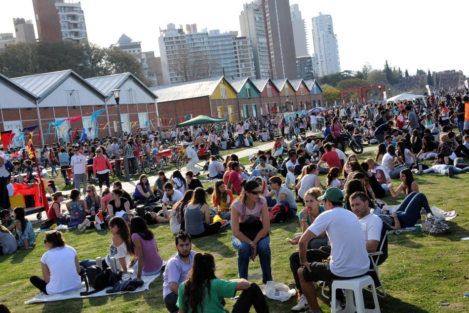 Galpón 11 y CEC ofrecen un amplio conjunto de propuestas culturales con vista al río