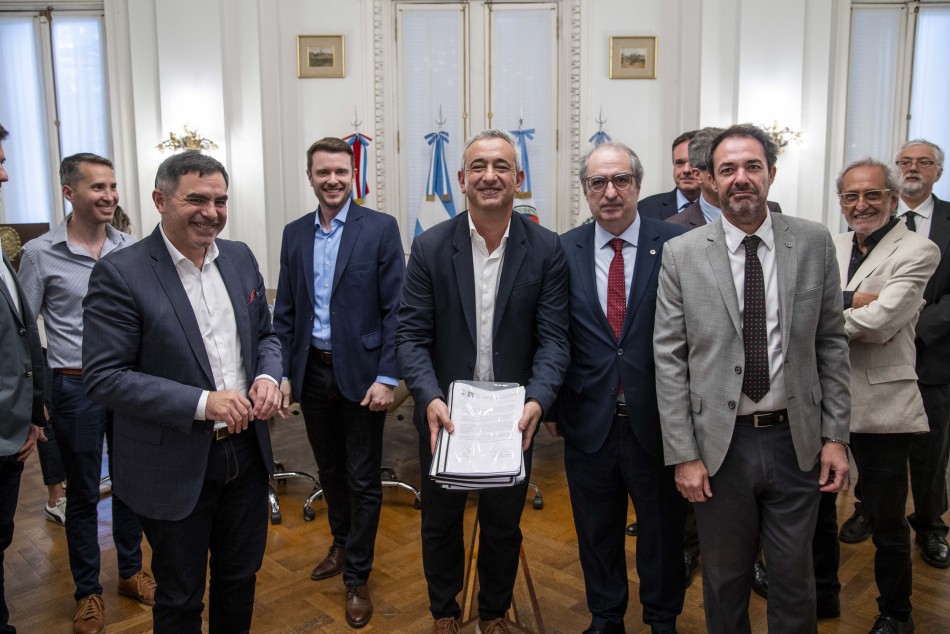 Autonomía de Rosario: Javkin recibió aportes académicos de la UCA y la UNR