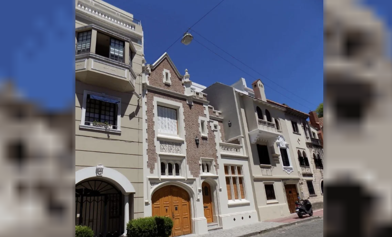 Dónde queda «la Malasia Argentina» que deslumbra con sus calles y arquitectura