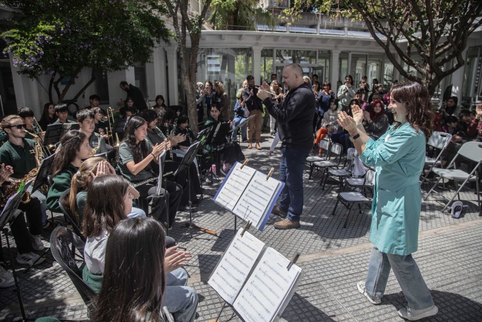 Música como puente: la Banda Infanto Juvenil Villa Hortensia llevó su arte al Hospital de Niños Víctor J. Vilela