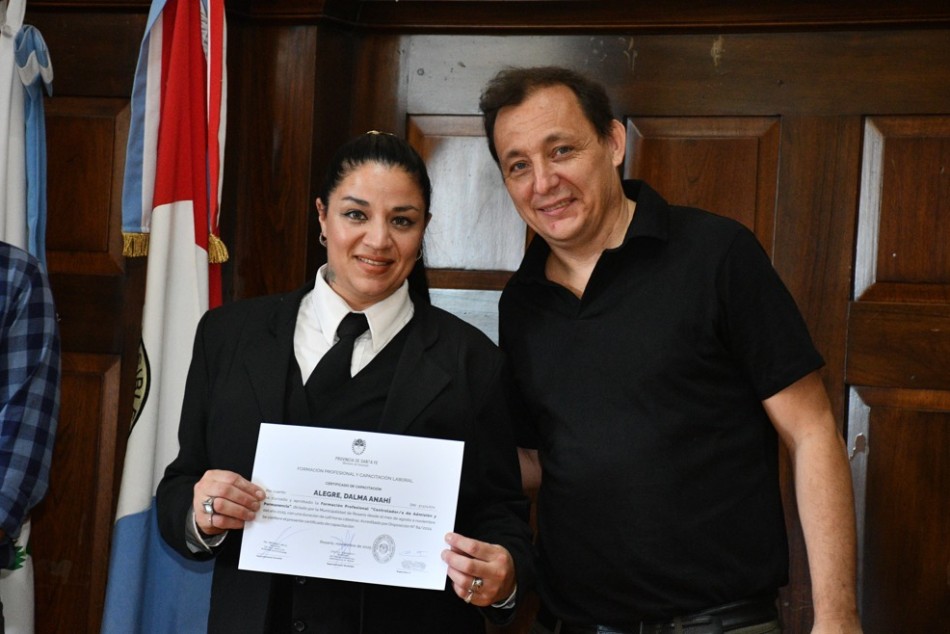 Casi 700 personas ya se capacitaron en el curso municipal de Agentes de Control, Admisión y Permanencia Casi 700 personas ya se capacitaron en el curso municipal de Agentes de Control, Admisión y Permanencia