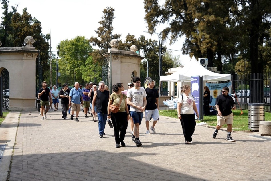El Outlet Rosario abrió sus puertas y convocó a más de 10 mil personas en el primer día