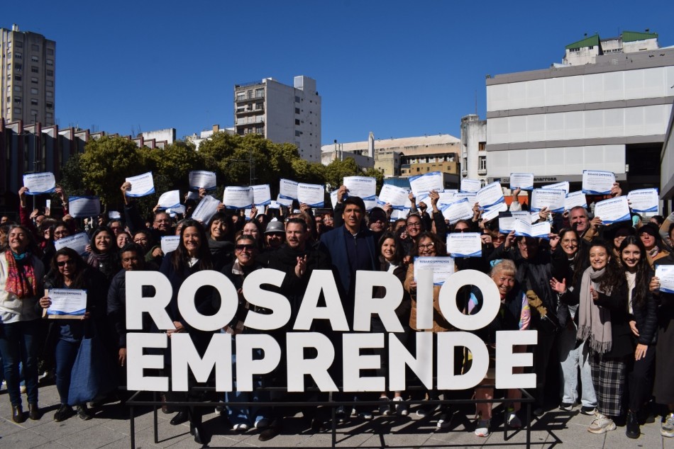 Rosario Emprende: más de 450 emprendedoras y emprendedores recibieron sus certificados en la primera edición anual